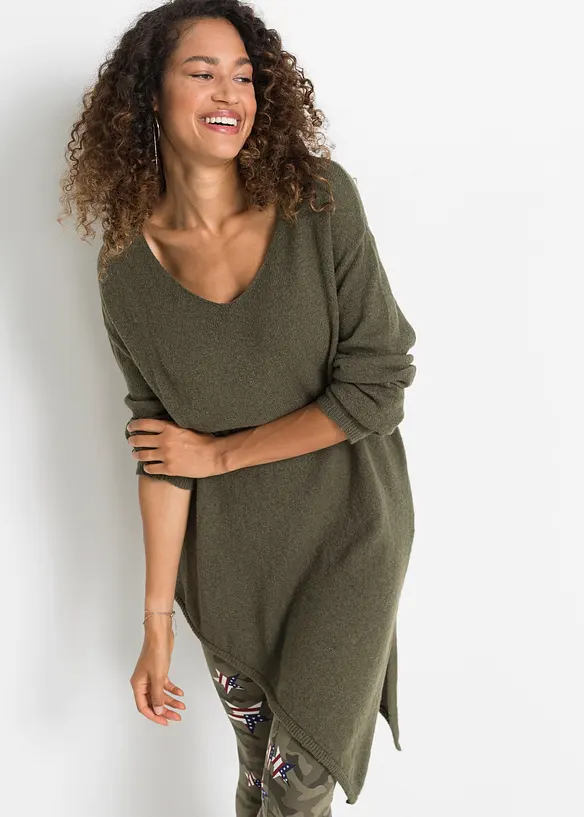 Asymmetrischer Pullover in grün von vorne (im Anschnitt) - bonprix