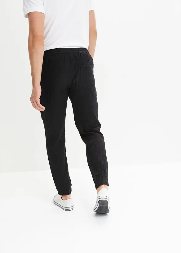 Regular Fit Schlupfhose aus weichem Musselin, Tapered in schwarz von hinten - bonprix