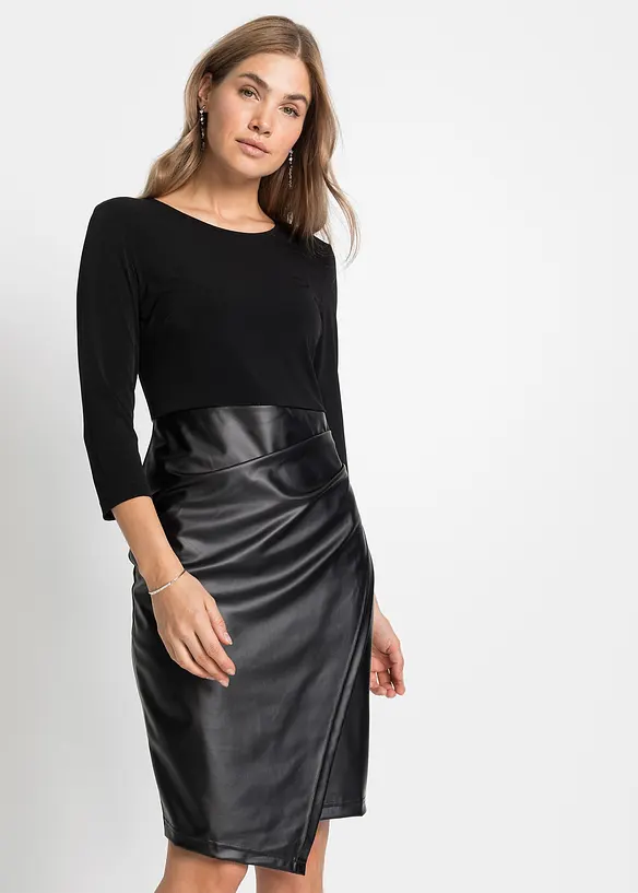 Lederimitat-Kleid mit Jersey-Oberteil in schwarz von vorne (Totalaufnahme) - bonprix