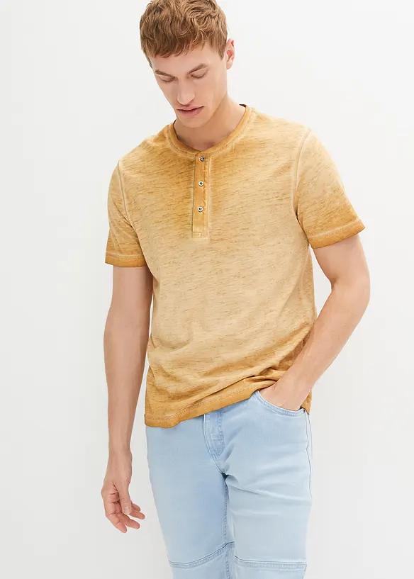 Henleyshirt, Kurzarm aus reiner Bio-Baumwolle in gewaschener Optik in beige von vorne (im Anschnitt) - bonprix