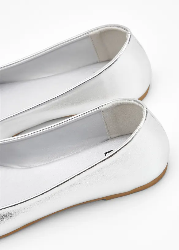 Ballerinas im Metallic-Look in silber (Detailaufnahme) - bonprix
