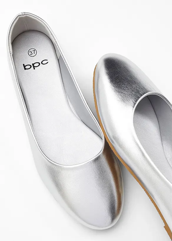 Ballerinas im Metallic-Look in silber (Detailaufnahme) - bonprix