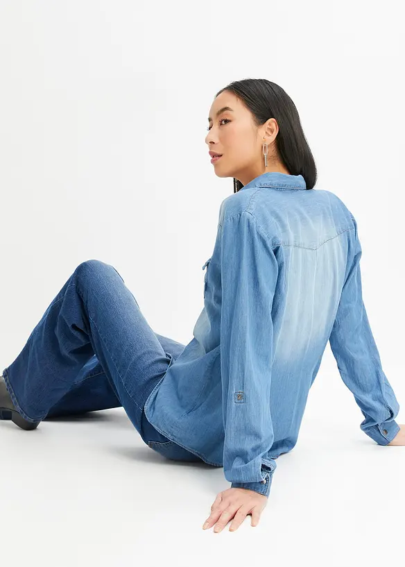 Jeansbluse mit Druckknöpfen, Langarm in blau von hinten (im Anschnitt) - bonprix