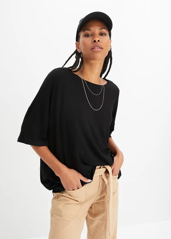 Oversize-Shirt aus fließender Viskose in schwarz von vorne (im Anschnitt) - bonprix