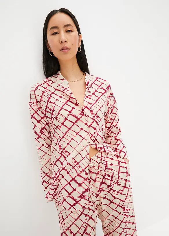 Oversized Bluse in lila von vorne (im Anschnitt) - bonprix
