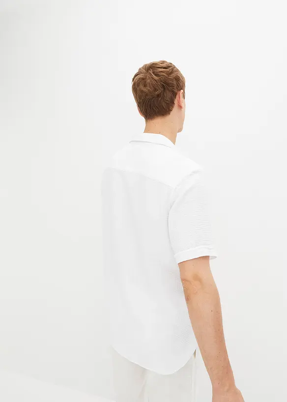 Kurzarmhemd aus Musselin in Regular Fit in weiß von hinten (im Anschnitt) - bonprix