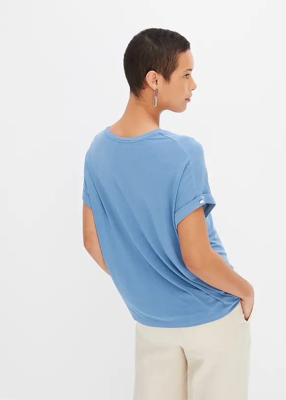Shirt aus fließendem Viskose-Mix in blau von hinten (im Anschnitt) - bonprix