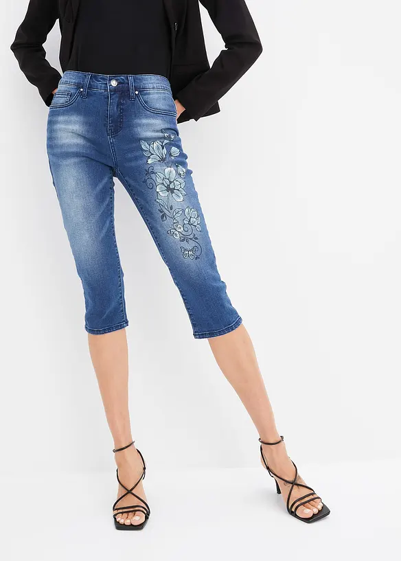 Capri Jeans Mid Waist, Schmetterlingsdruck in blau von vorne - bonprix