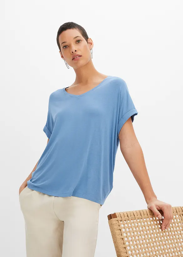 Shirt aus fließendem Viskose-Mix in blau von vorne (im Anschnitt) - bonprix