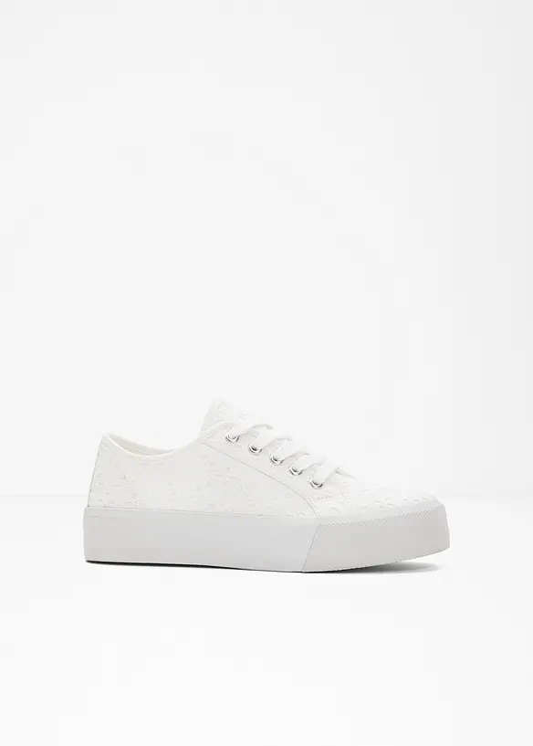 Plateau-Sneaker mit Lochstickerei in weiß von vorne - bonprix