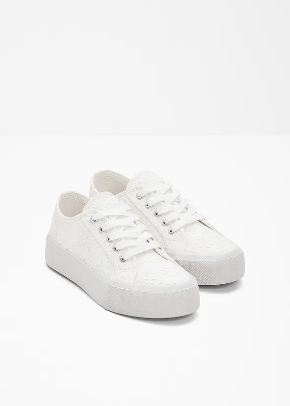 Plateau-Sneaker mit Lochstickerei in weiß - bonprix