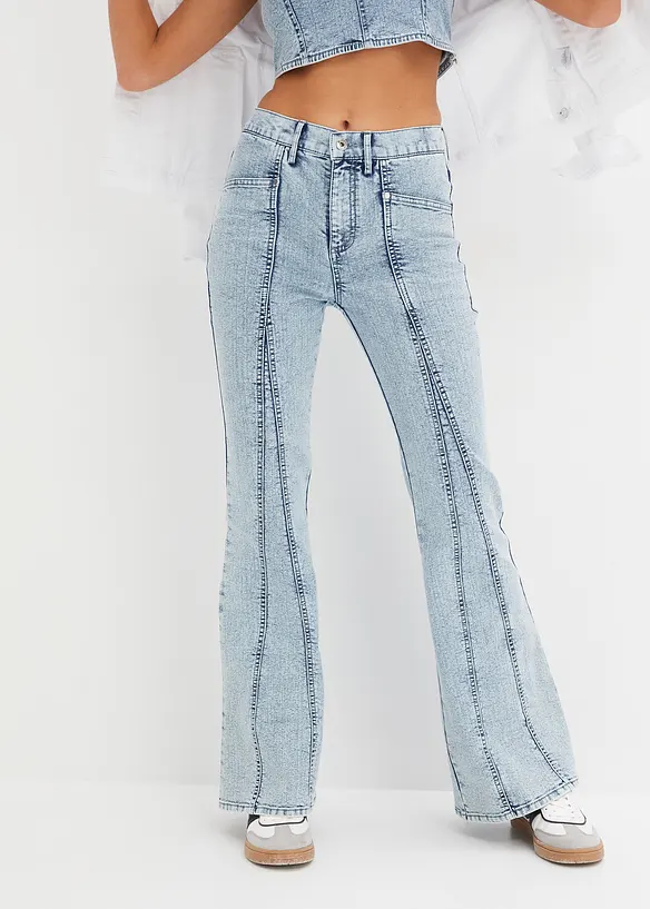 Flared-Jeans High Waist in blau von vorne - bonprix