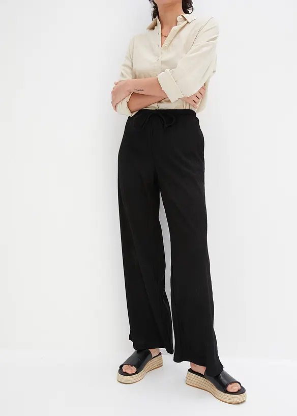 Weite Sommerhose aus strukturiertem Crêpe in schwarz von vorne - bonprix Weite Sommerhose aus strukturiertem Crêpe in schwarz von vorne - bonprix
