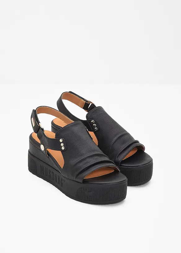 Mustang Plateau-Sandalen mit Nieten in schwarz - Mustang
