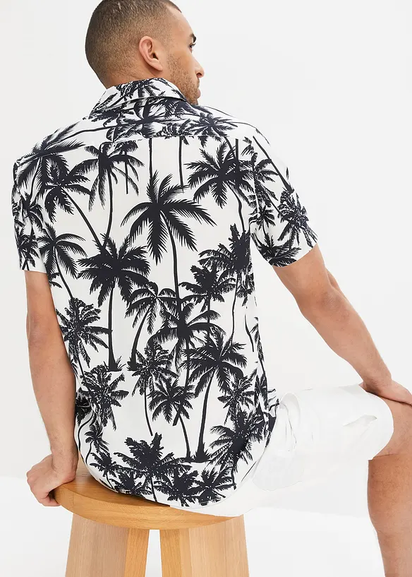 Kurzarmhemd aus fließender Viskose, Slim Fit in weiß von hinten (im Anschnitt) - bonprix