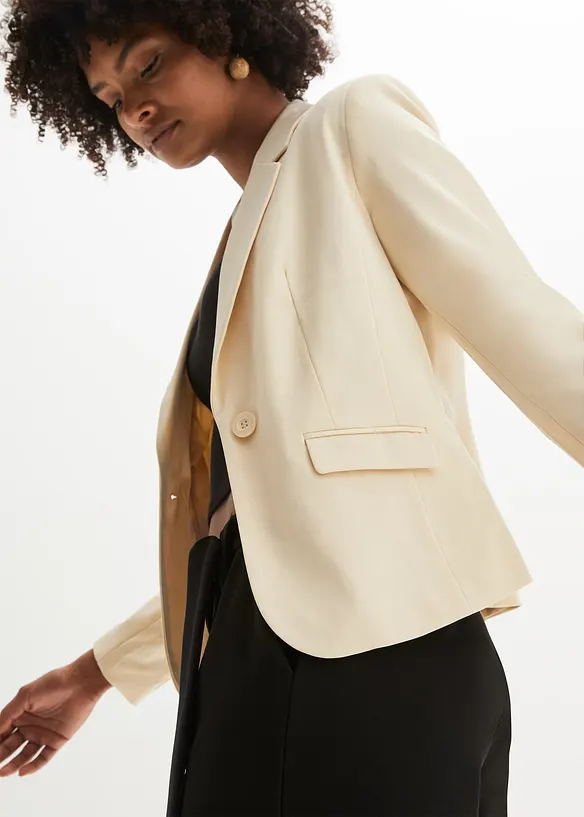 Kurzblazer mit Pattentaschen in beige von vorne (im Anschnitt) - bonprix