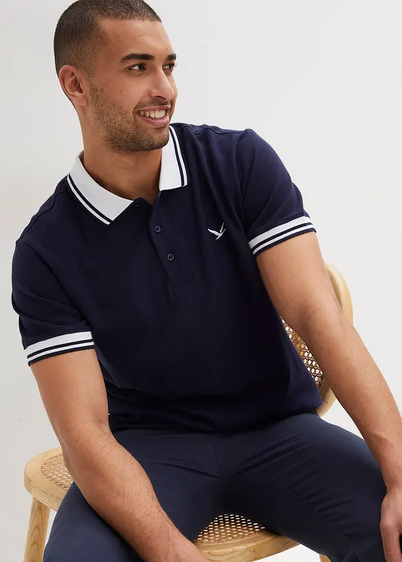 Piqué-Poloshirt aus reiner Bio-Baumwolle in blau von vorne (im Anschnitt) - bonprix