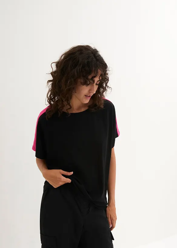 Oversize T-Shirt mit Neonstreifen aus reiner Bio-Baumwolle in schwarz von vorne (im Anschnitt) - bonprix Oversize T-Shirt mit Neonstreifen aus reiner Bio-Baumwolle in schwarz von vorne (im Anschnitt) - bonprix