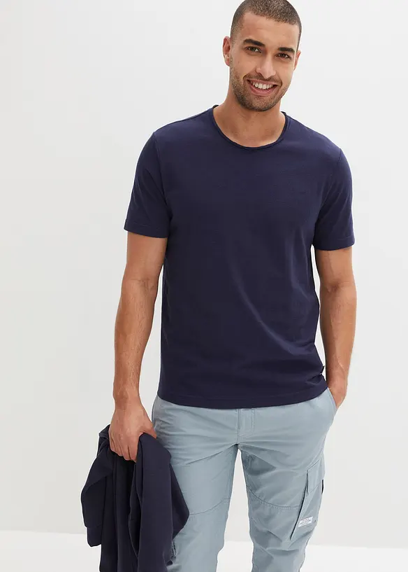 T-Shirt aus reiner Bio-Baumwolle in blau von vorne (im Anschnitt) - bonprix