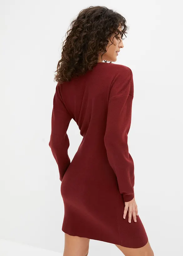 Strickkleid aus Viskose-Mix in rot von hinten (Totalaufnahme) - bonprix Strickkleid aus Viskose-Mix in rot von hinten (Totalaufnahme) - bonprix