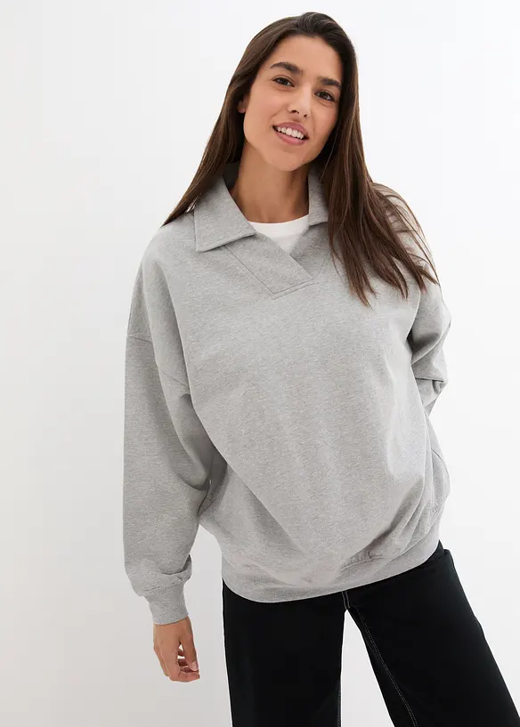 Oversize-Sweatshirt mit V-Ausschnitt und Polokragen in grau von vorne (im Anschnitt) - bonprix Oversize-Sweatshirt mit V-Ausschnitt und Polokragen in grau von vorne (im Anschnitt) - bonprix