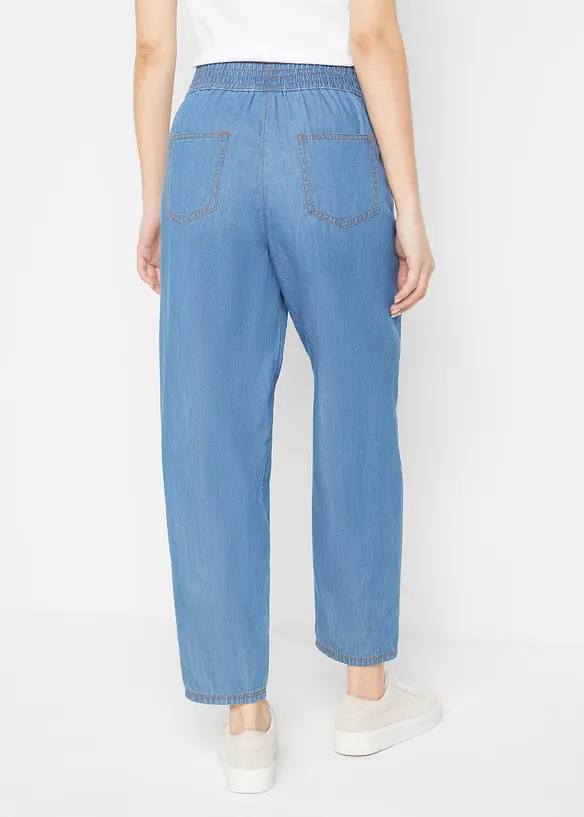 Leichte Mom-Jeans High Waist, cropped in blau von hinten - bonprix