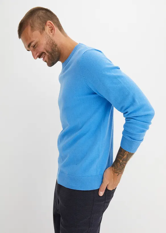 Feinstrickpullover aus weichem Baumwollmix in blau von vorne (im Anschnitt) - bonprix