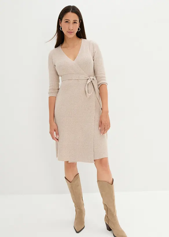 Superweiches Umstands- und Stillstrickkleid mit 3/4 Ärmeln in beige von vorne (Totalaufnahme) - bonprix