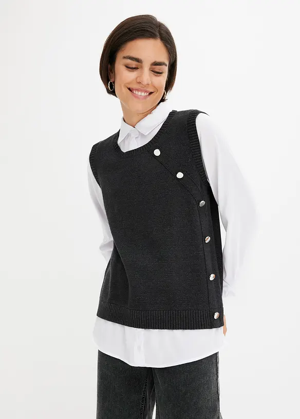 Pullover mit Blusen-Einsatz in grau von vorne (im Anschnitt) - bonprix