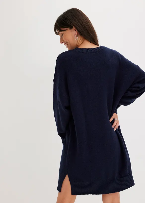 Oversize-Strickkleid in blau von hinten (Totalaufnahme) - bonprix