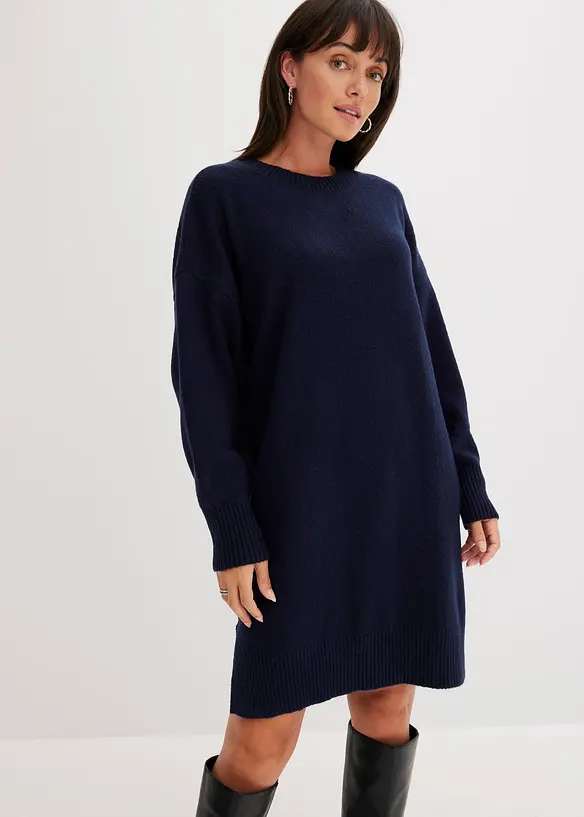Oversize-Strickkleid in blau von vorne (Totalaufnahme) - bonprix