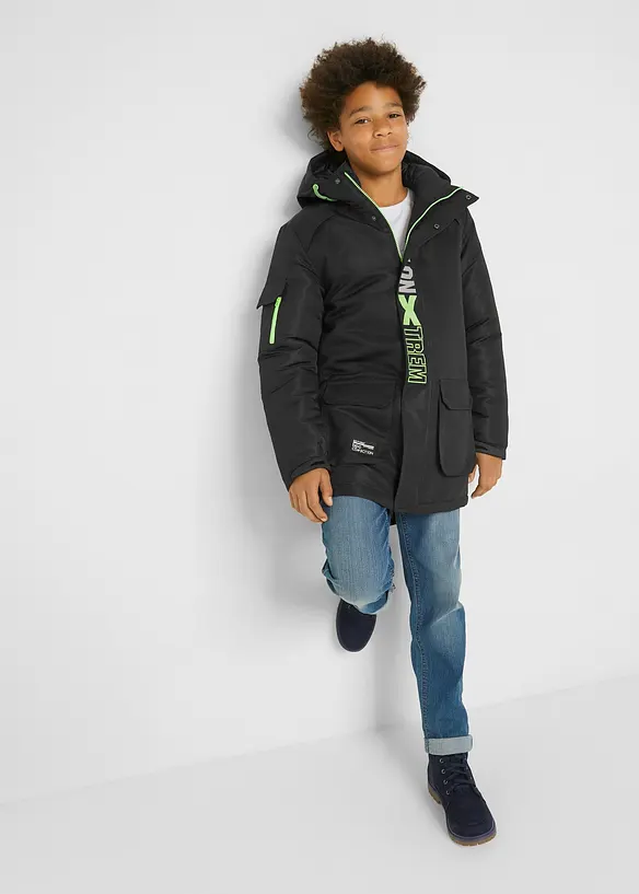 Winterjacke mit sportiven Details und Kapuze in schwarz von vorne (im Anschnitt) - bonprix