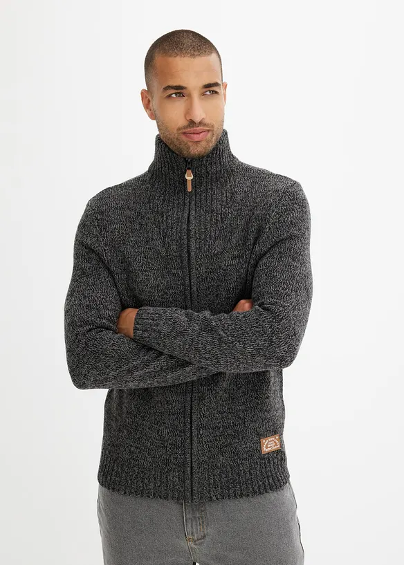 Grobstrickjacke mit Stehkragen in grau von vorne (im Anschnitt) - bonprix