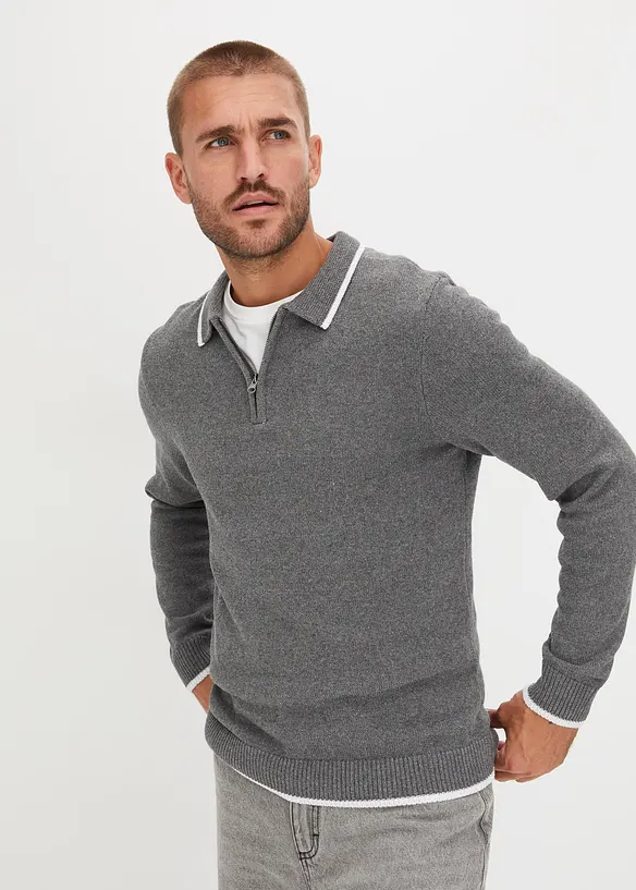Polo Pullover mit recycelter Baumwolle in grau von vorne (im Anschnitt) - bonprix