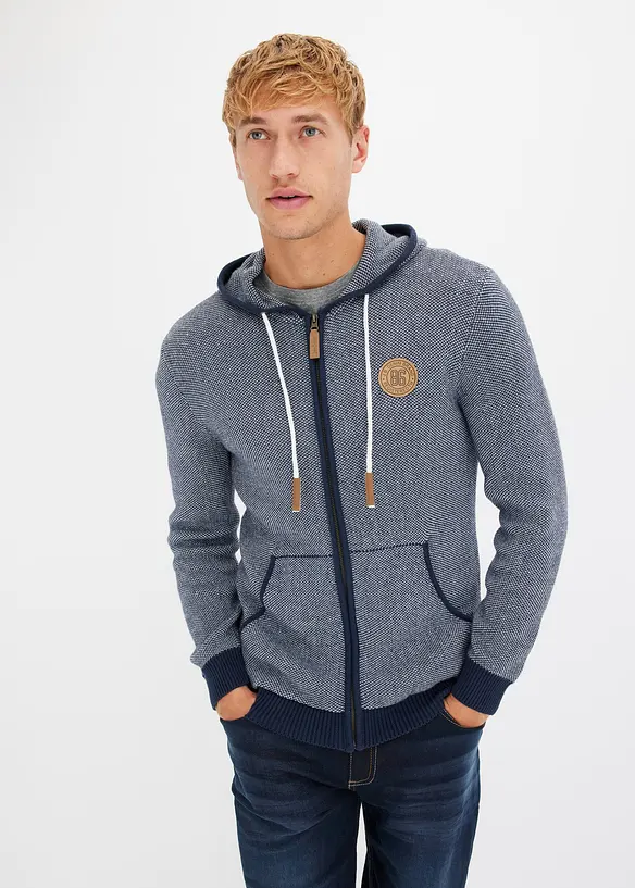 Strickjacke mit Kapuze aus reiner Baumwolle in blau von vorne (im Anschnitt) - bonprix