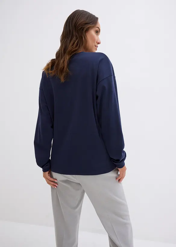 Besticktes Weihnachts-Langarmshirt, oversized in blau von hinten (im Anschnitt) - bonprix