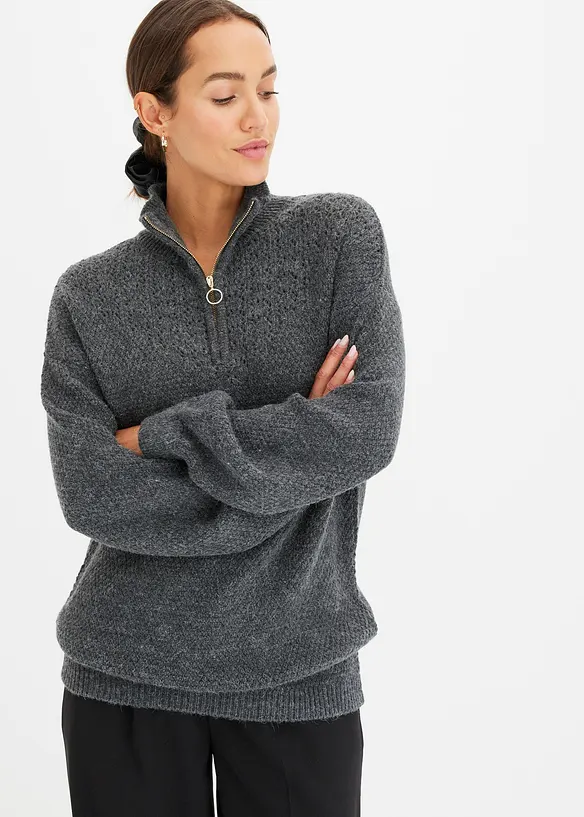 Troyer-Pullover mit Ajourmuster in grau von vorne (im Anschnitt) - bonprix