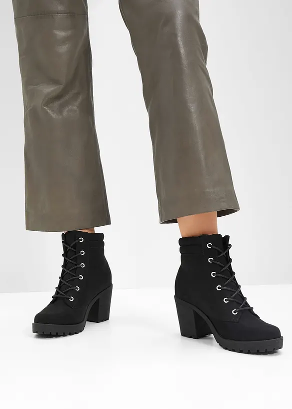 Schnürboots mit Blockabsatz in schwarz - bonprix