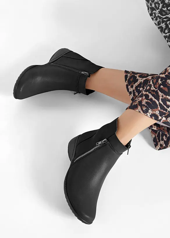 Boots mit Reißverschluss in schwarz - bonprix
