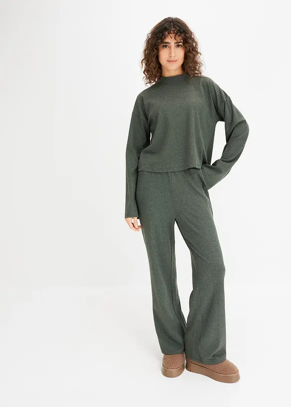 Weit geschnittener Loungewear Hausanzug aus weicher Rippe in grün von vorne (Totalaufnahme) - bonprix