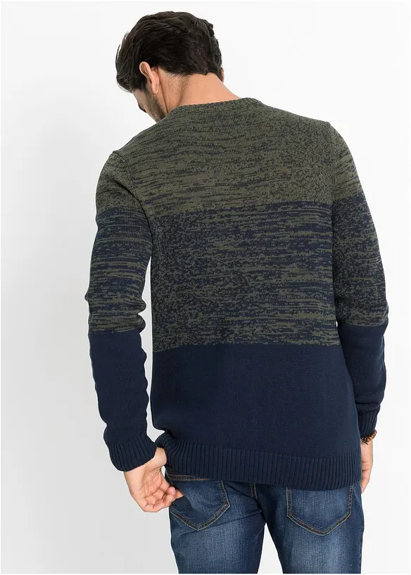 Feinstrickpullover mit Komfortschnitt aus weichem Baumwollmix in grün von hinten (im Anschnitt) - bonprix