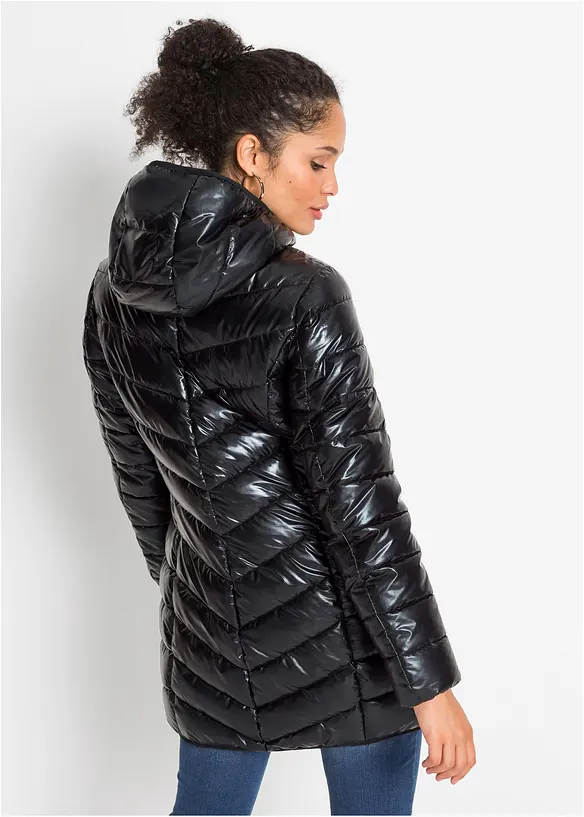 Steppjacke in Metallic-Optik in schwarz von hinten (im Anschnitt) - bonprix Steppjacke in Metallic-Optik in schwarz von hinten (im Anschnitt) - bonprix