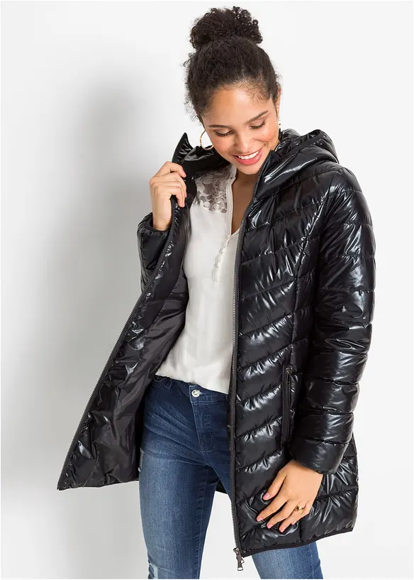 Steppjacke in Metallic-Optik in schwarz von vorne (im Anschnitt) - bonprix Steppjacke in Metallic-Optik in schwarz von vorne (im Anschnitt) - bonprix