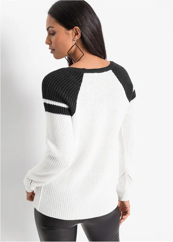 Pullover mit Knöpfen in schwarz von hinten (im Anschnitt) - bonprix