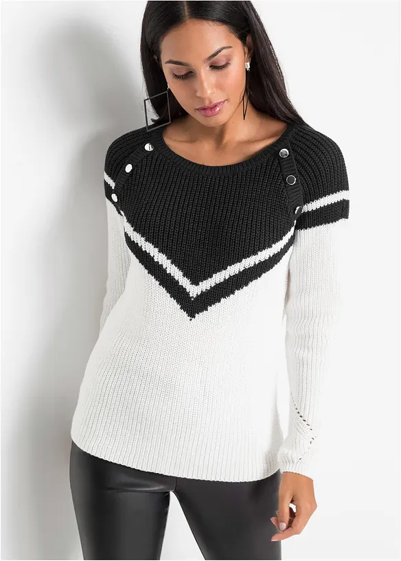 Pullover mit Knöpfen in schwarz von vorne (im Anschnitt) - bonprix