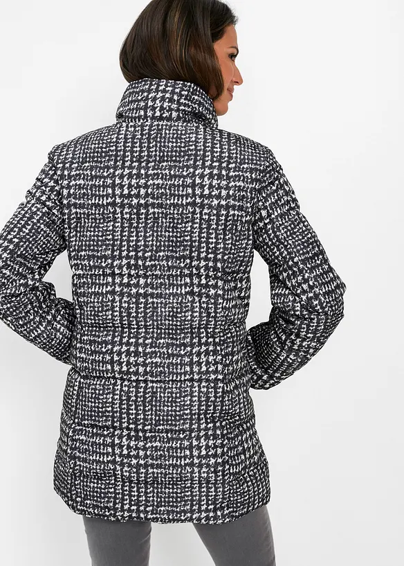 Long-Steppjacke in schwarz von hinten (im Anschnitt) - bonprix