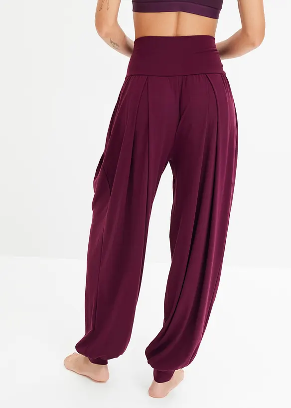 Weite Sporthose mit  umklappbaren Bund in lila von hinten - bonprix