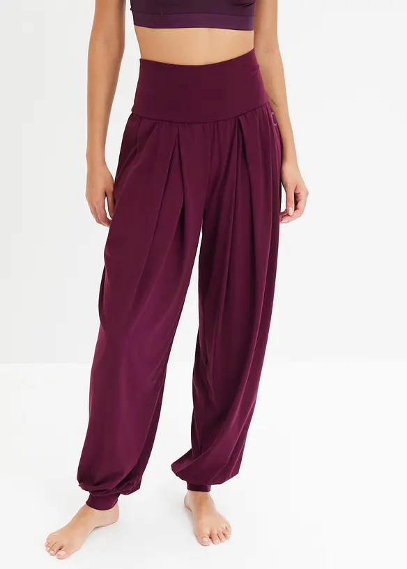Weite Sporthose mit  umklappbaren Bund in lila von vorne - bonprix