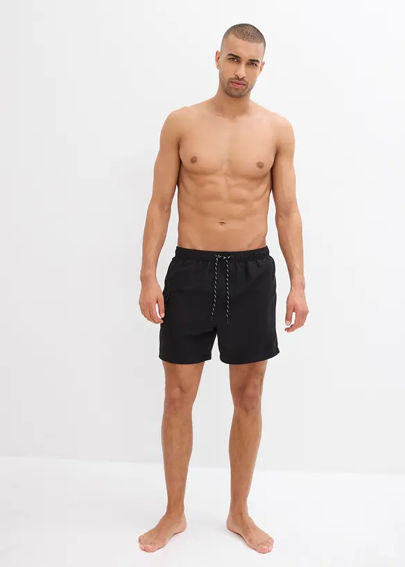 Badeshorts mit Cargotasche in schwarz von vorne (Totalaufnahme) - bonprix