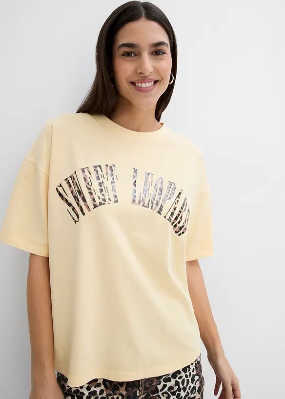 Oversize-Shirt aus weichem Baumwoll-Mix in gelb von vorne (im Anschnitt) - bonprix